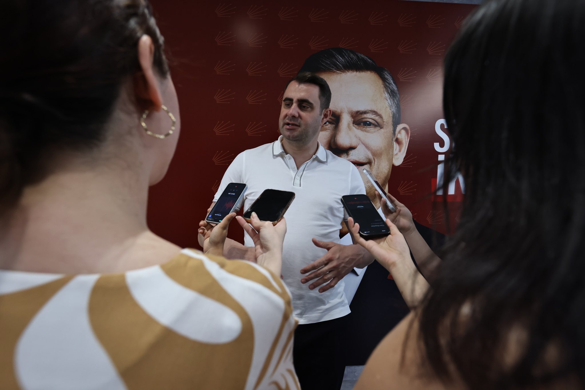 CHP İzmir İl Başkanı Çağatay Güç: 'Kafasına göre gelene kapıyı açmayız' 2 CHP İzmir İl Başkanı Çağatay Güç: 'Kafasına göre gelene kapıyı açmayız'