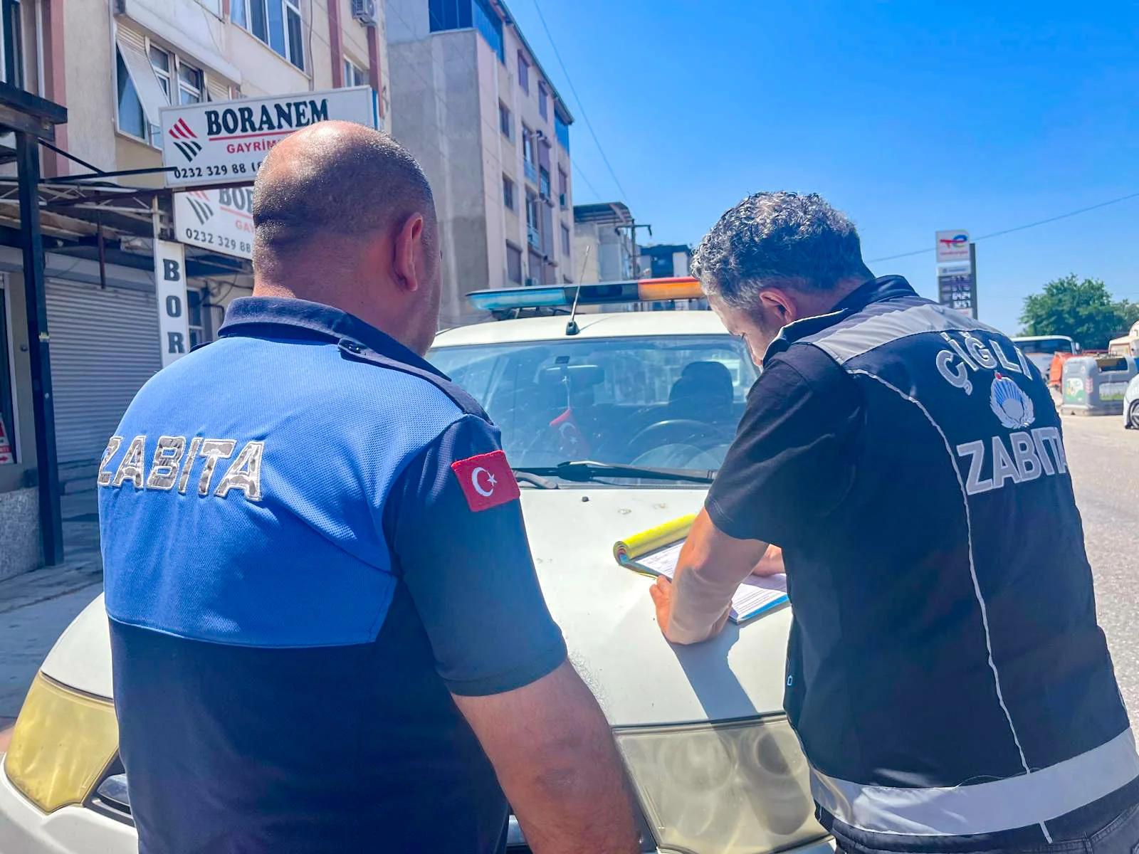 Çiğli'de kaçak döküme sıfır tolerans: Kimsenin gözünün yaşına bakılmayacak 3 Çiğli'de kaçak döküme sıfır tolerans: Kimsenin gözünün yaşına bakılmayacak