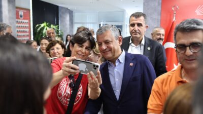 Yakın bir arkadaşının annesinin cenaze programı için İzmir'e gelen Özgür