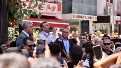 İzmir programı kapsamında Kiraz ilçesini ziyaret eden Özgür Özel, mesleği