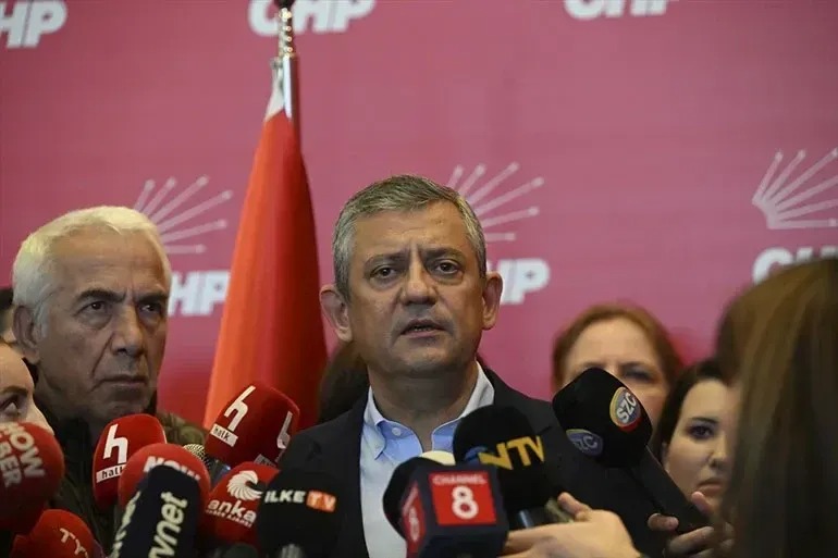 CHP’de yönetim organlarının düşmesiyle sonuçlanan istifa depremi ve "mutlak butlan"