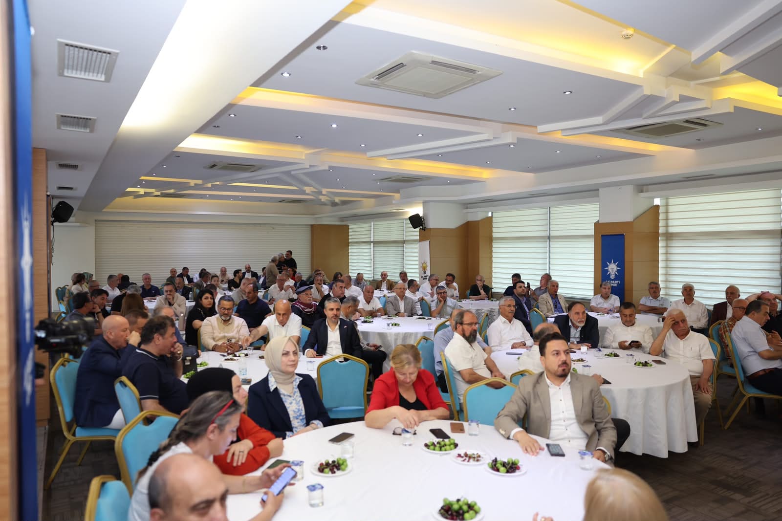 AK Parti İzmir İl Başkanlığı'ndan 'Vefa' buluşması: Bilal Saygılı gündemi değerlendirdi