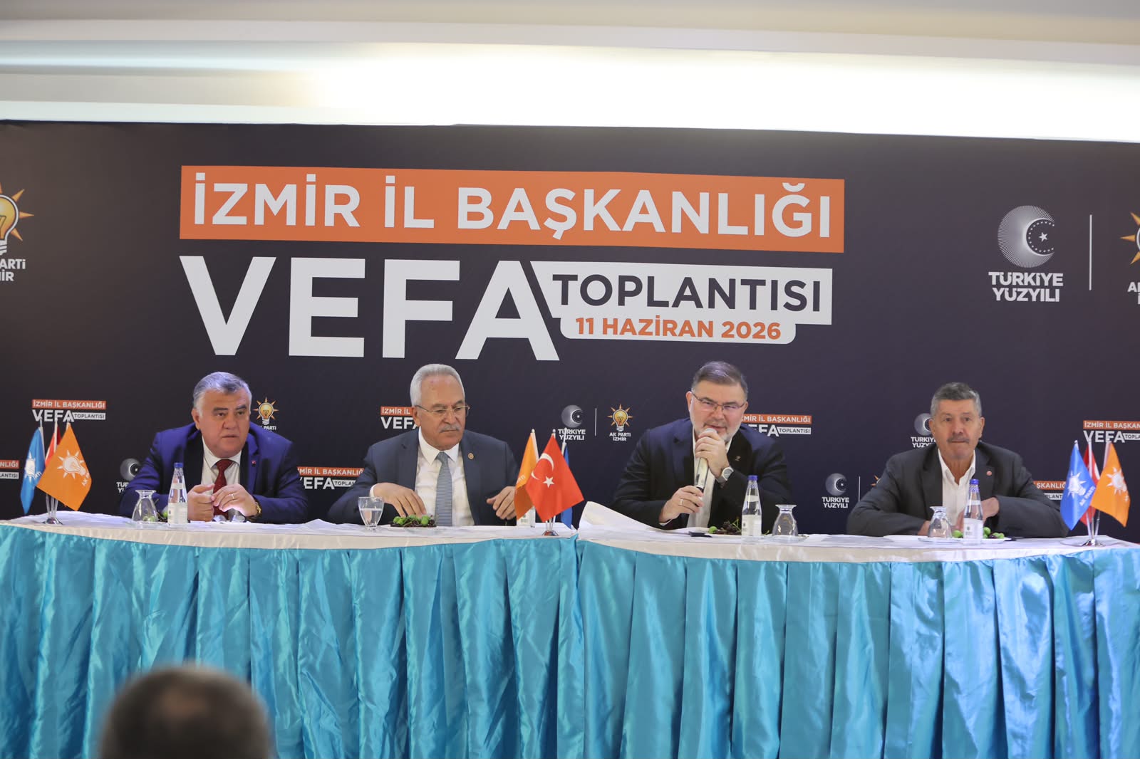 AK Parti İzmir İl Başkanı Bilal Saygılı ev sahipliğinde, eski