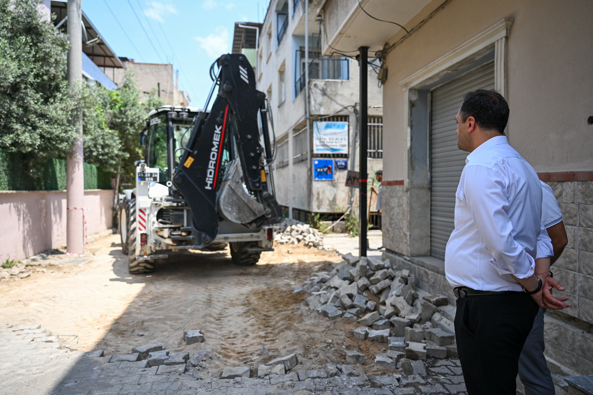Çamdibi’nde değişim başladı: 282 sokağın tamamına asfalt 1 Çamdibi’nde değişim başladı: 282 sokağın tamamına asfalt