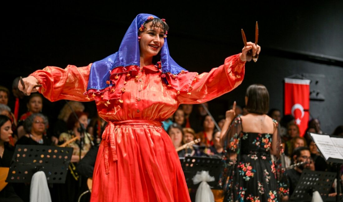 Bornova Belediyesi tarafından düzenlenen 5. Bornova Halk Dansları Festivali, “Kaşıkların