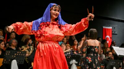 Bornova Belediyesi tarafından düzenlenen 5. Bornova Halk Dansları Festivali, “Kaşıkların