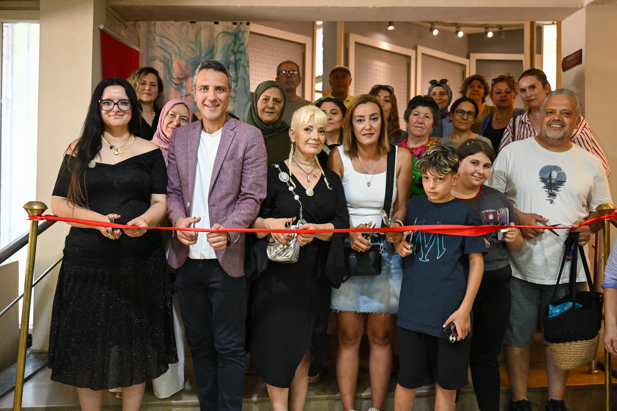 Bornova'da sanat dolu 6 gün: 'Biz' sergisi ziyaretçilerini bekliyor
