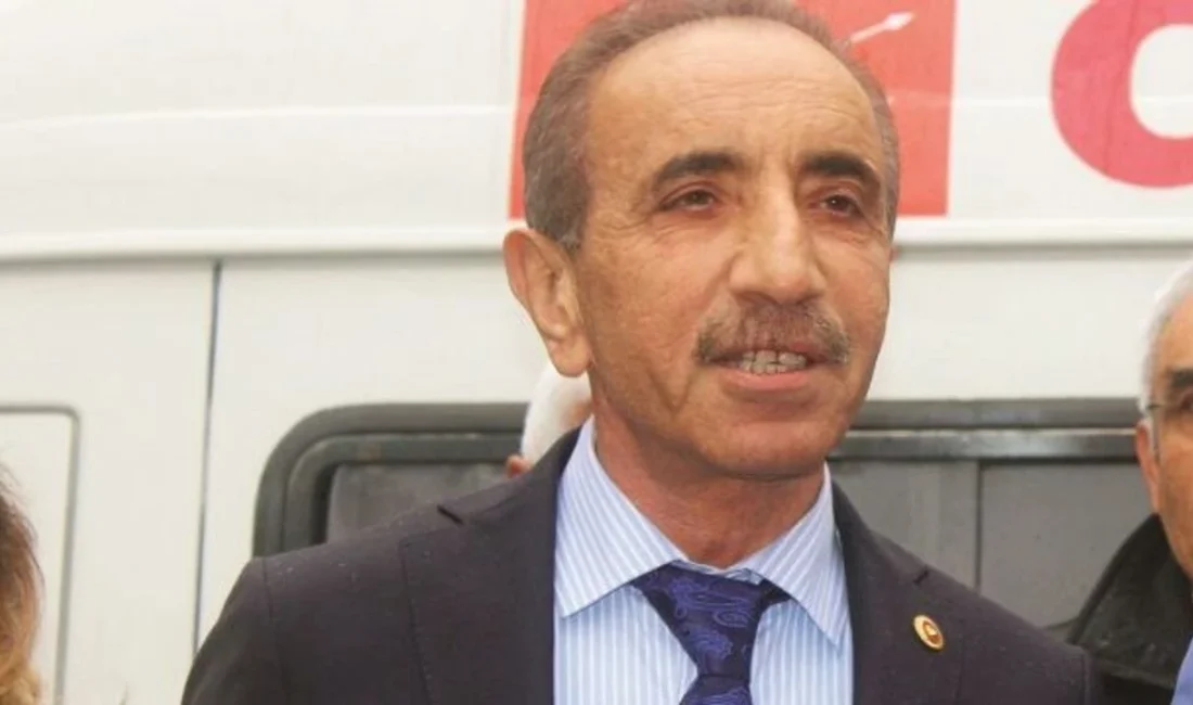 Şafak operasyonuyla gözaltına alınan Balçova Belediye Başkanı Onur Yiğit’in babası,