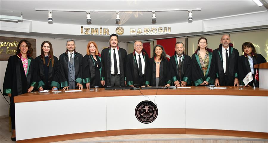 2024-2026 dönemi İzmir Barosu Başkanı Av. Sefa Yılmaz ve yönetim