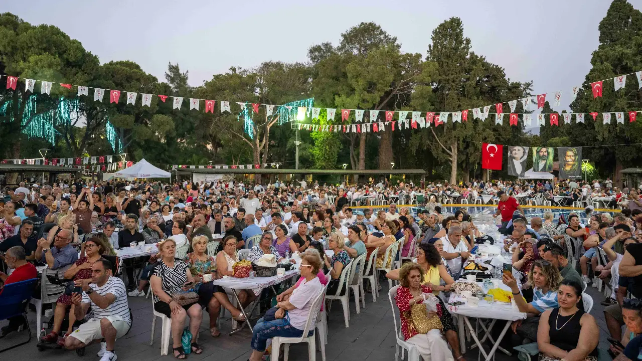 Bornova'da canlar bir oldu: 3500 kişilik dev sofrada ayrımcılığa geçit yok!