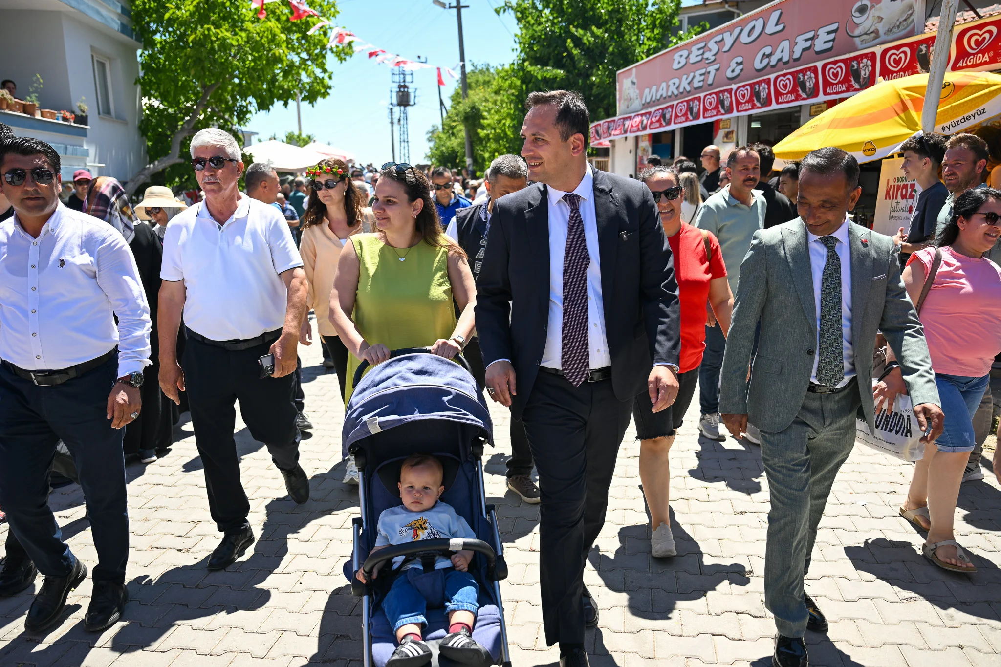 Geçen yıl iptal edilmişti, bu yıl rekorla döndü! Bornova’da kiraz istilası 2 Geçen yıl iptal edilmişti, bu yıl rekorla döndü! Bornova’da kiraz istilası