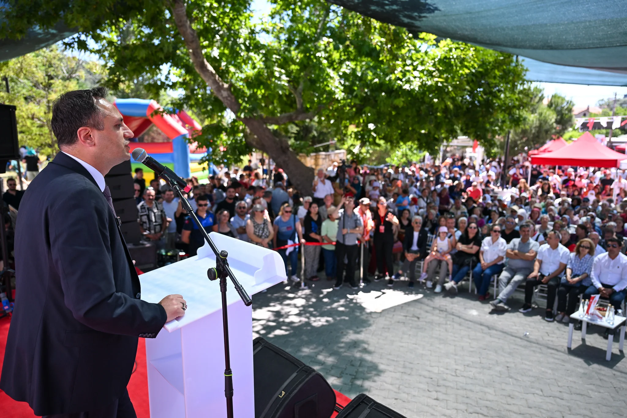 Geçen yıl iptal edilmişti, bu yıl rekorla döndü! Bornova’da kiraz istilası 4 Geçen yıl iptal edilmişti, bu yıl rekorla döndü! Bornova’da kiraz istilası
