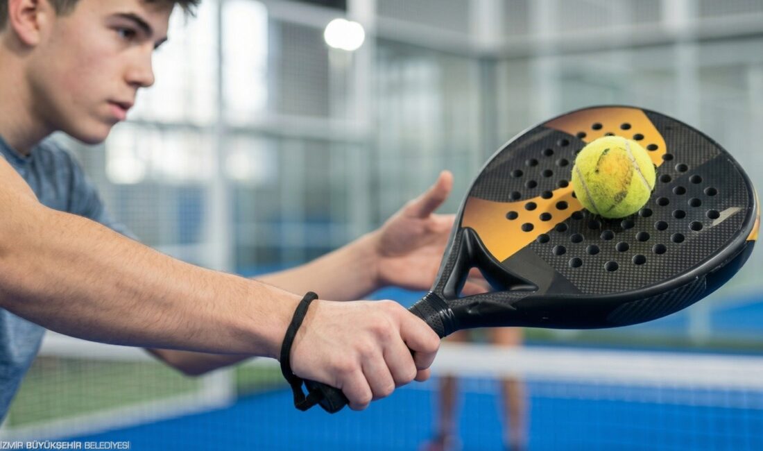 Spor tutkunlarının yeni gözdesi padel için İzmir Büyükşehir Belediyesi düğmeye