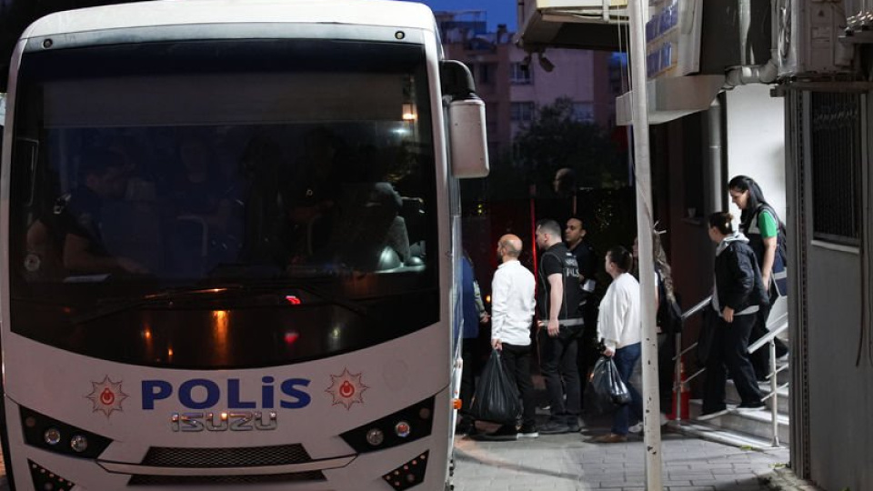 İzmir merkezli 4 ilde düzenlenen rüşvet ve usulsüzlük iddialı operasyonda