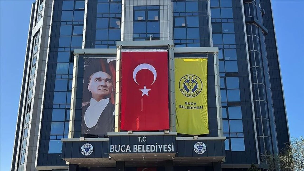 İzmir Cumhuriyet Başsavcılığı'nın yürüttüğü yolsuzluk soruşturması kapsamında Buca Belediyesi'ne sabah