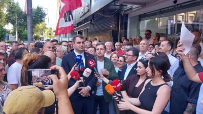 CHP İzmir’de gece yarısı yaşanan devir teslim arbedesinin ardından seçilmiş