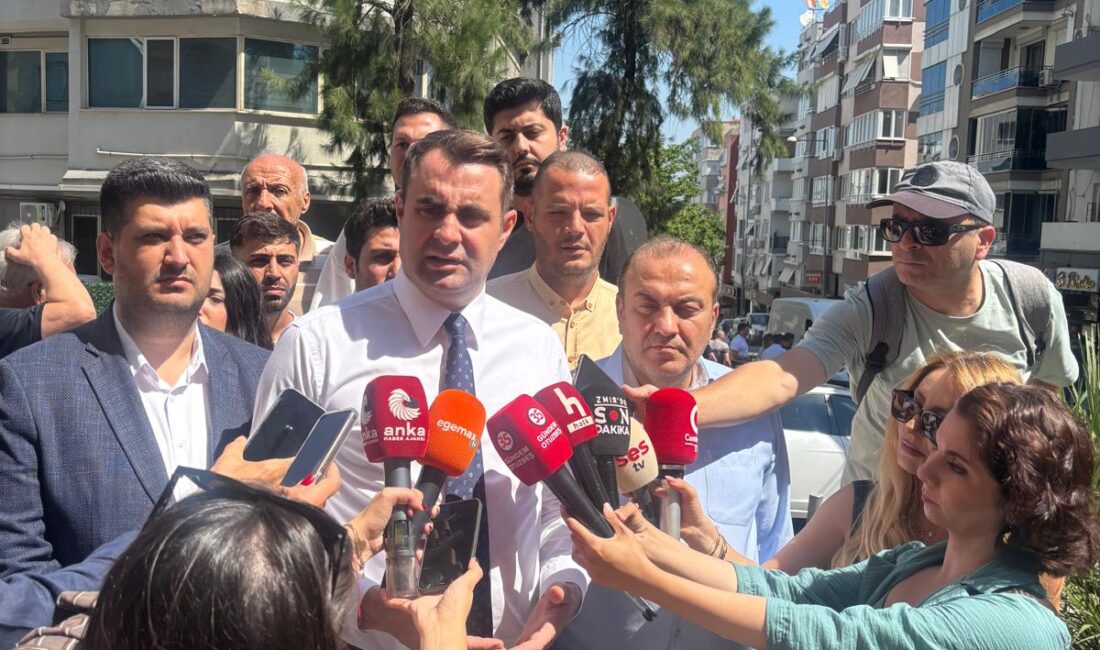 Gözaltına alınan Balçova ve Seferihisar belediye başkanlarına destek olmak için