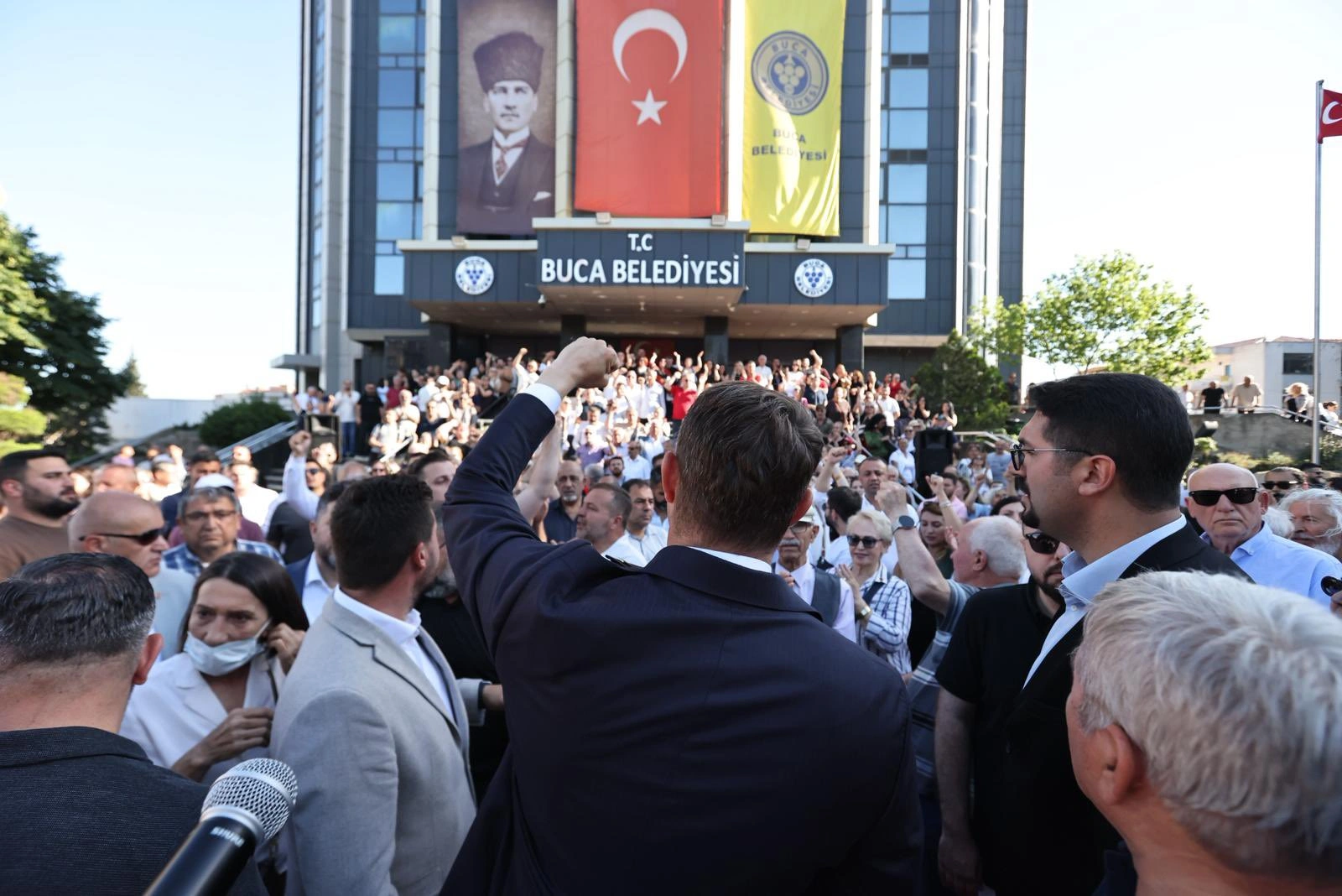 CHP İzmir'den belediye operasyonlarına tepki: 'Algı yaratmaya çalışıyorlar' 1 CHP İzmir'den belediye operasyonlarına tepki: 'Algı yaratmaya çalışıyorlar'