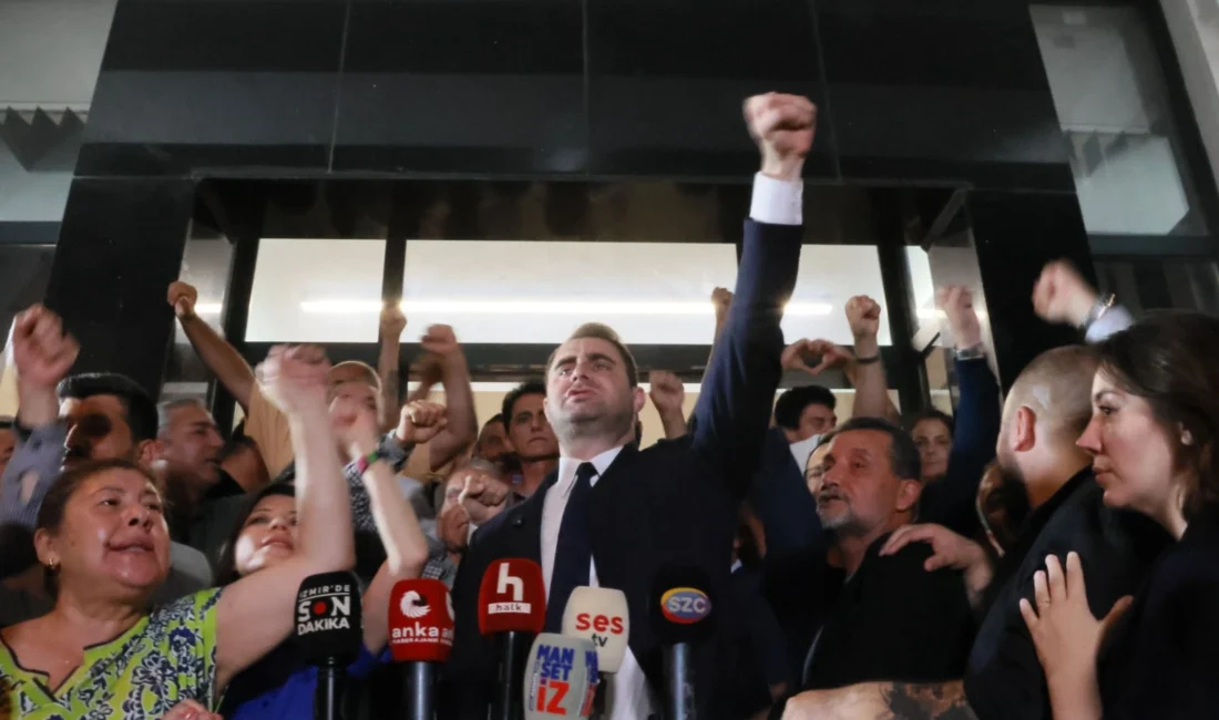 Merkez Yönetim Kurulu kararıyla görevden alınmasının ardından Ankara'dan İzmir'e dönen