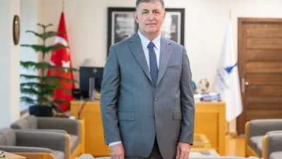 CHP Genel Merkezi'nin İzmir İl Yönetimi'ni görevden almasının ardından ilçe