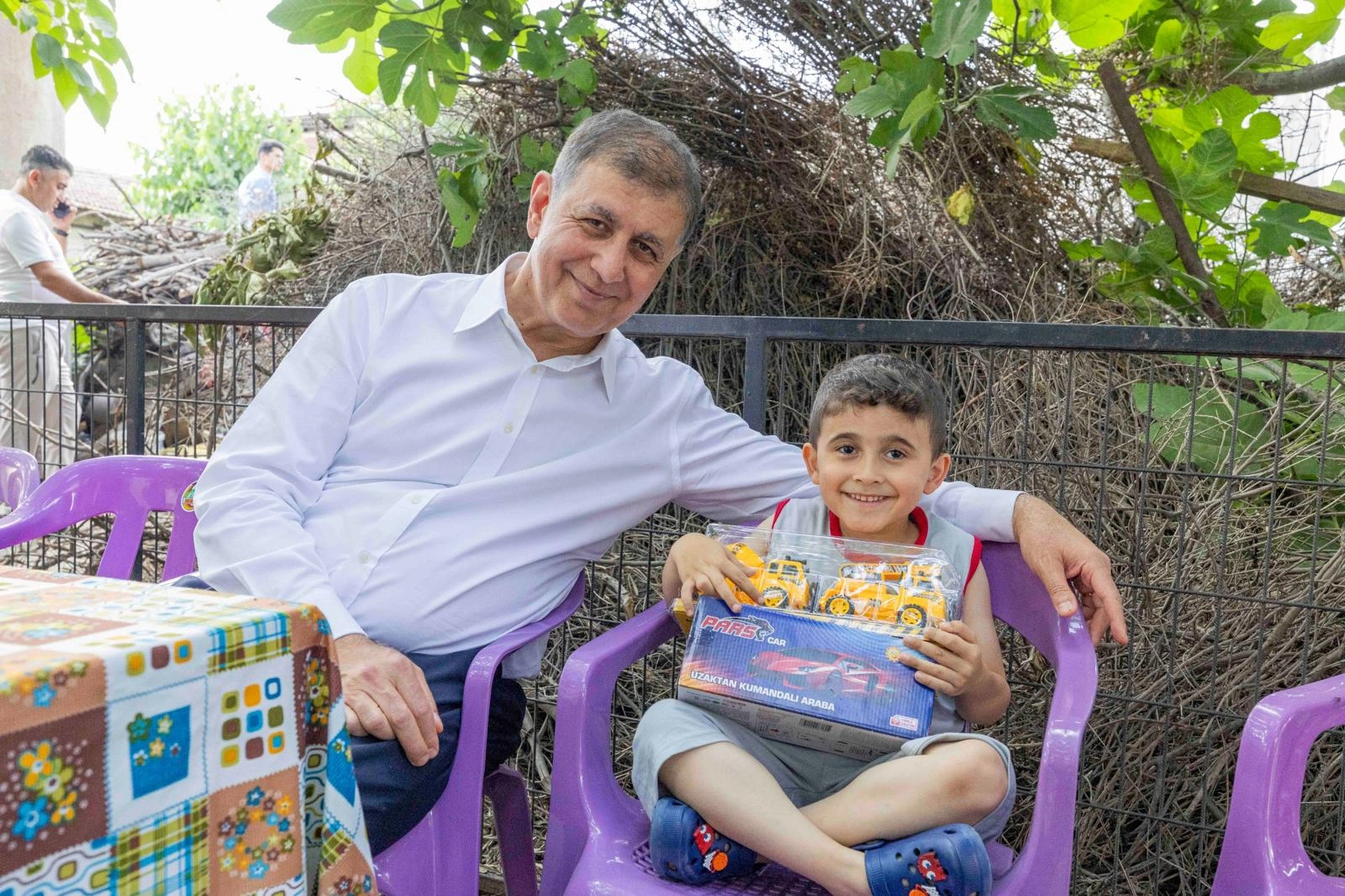 Başkan Tugay Küçük Menderes turunda: Hizmet rotasını en uzak ilçeden çizdi 2 Başkan Tugay Küçük Menderes turunda: Hizmet rotasını en uzak ilçeden çizdi