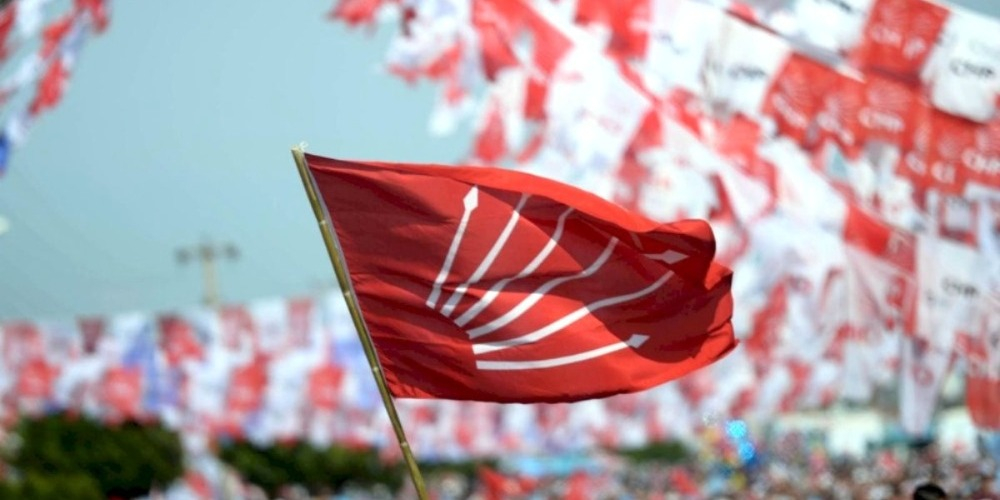 CHP Genel Merkezi'nin kararıyla İzmir İl Başkanı Çağatay Güç ve