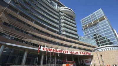 Kemal Kılıçdaroğlu yönetimindeki CHP Parti Sözcüsü Müslim Sarı, olağanüstü kurultay