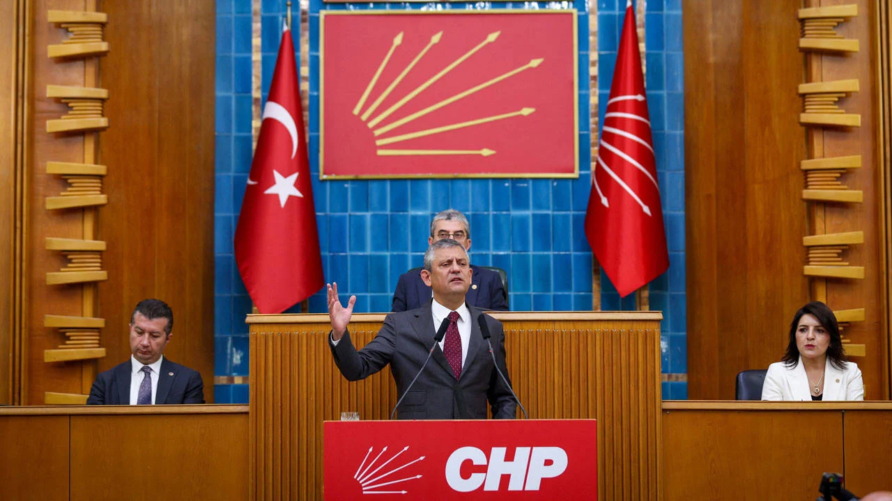 Özgür Özel, grup toplantısına ilişkin iddialara net yanıt verdi. Özel,