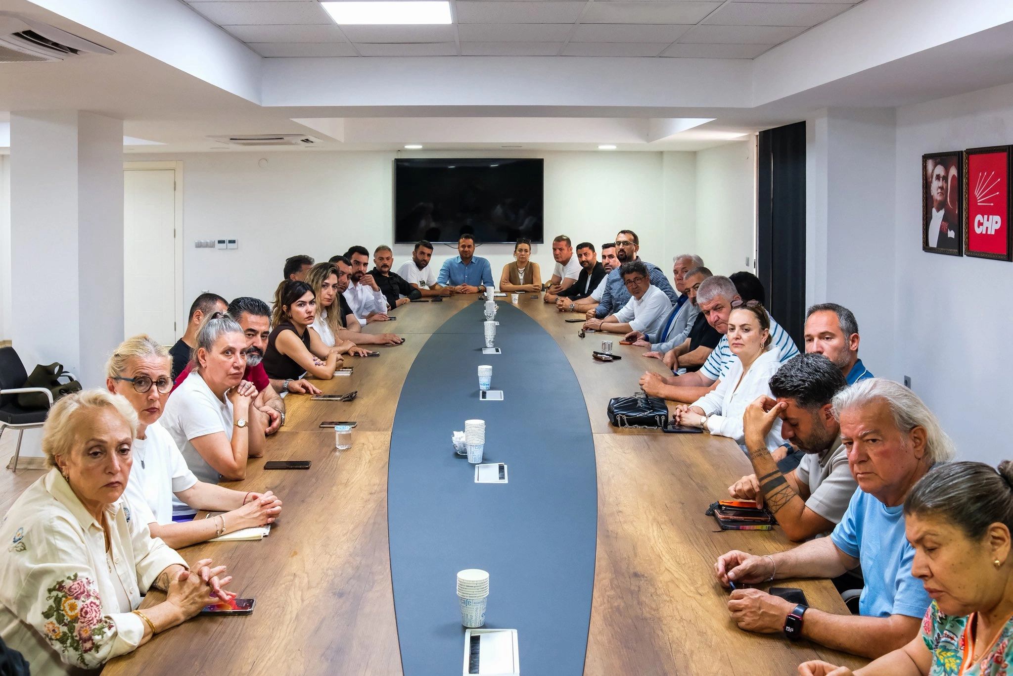 Görevden alma iddialarının ardından olağanüstü zirve: CHP İzmir’den Ankara çıkarması