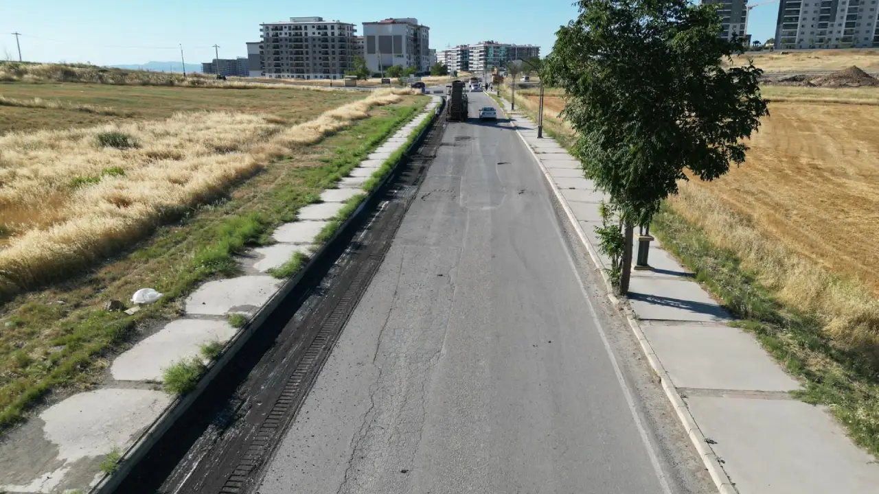 Çiğli’de hizmet seferberliği sürüyor: Dere Caddesi yeni yüzüyle hizmete açıldı