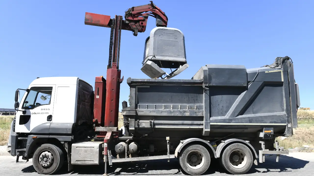 Çiğli’de hizmet seferberliği sürüyor: Dere Caddesi yeni yüzüyle hizmete açıldı