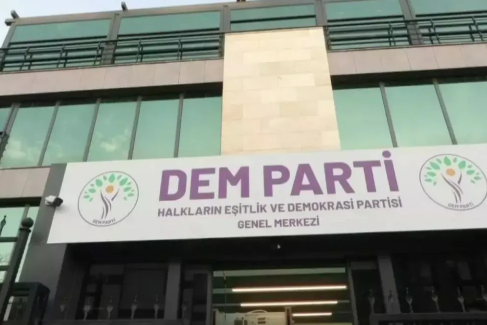DEM Parti Grup Başkanvekili Sezai Temelli, Meclis'te düzenlediği basın toplantısında