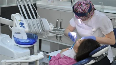 Diş hekimliği doktora programlarından mezun olanlara doğrudan uzmanlık statüsü verilmesine