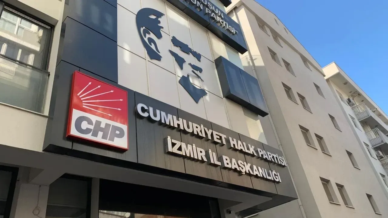 CHP İzmir örgütünde çeşitli dönemlerde görev yapmış 42 eski ilçe