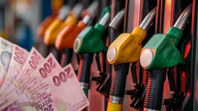 Akaryakıtta tabelalar bir kez daha altüst oldu! Benzine 53 kuruş,