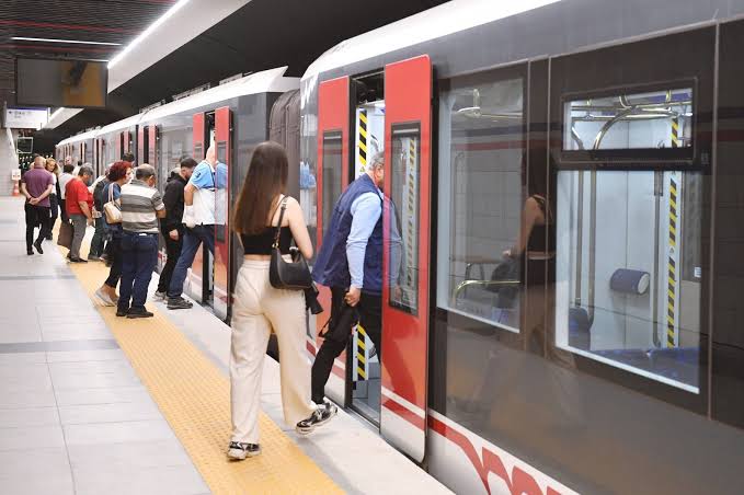 Metro hatlarındaki sinyalizasyon kablolarını çalmak istediler, ulaşımı aksattılar. Kalıcı onarım