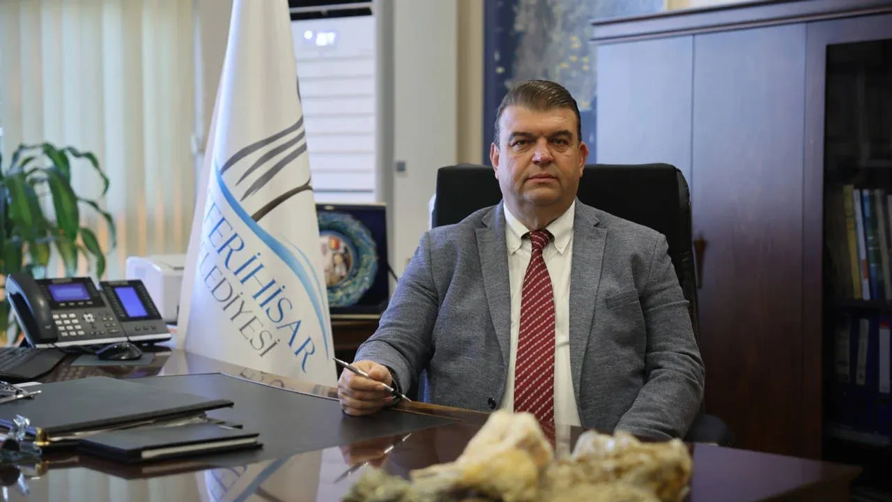 İzmir merkezli operasyonda gözaltına alınan Seferihisar Belediye Başkanı İsmail Yetişkin'in