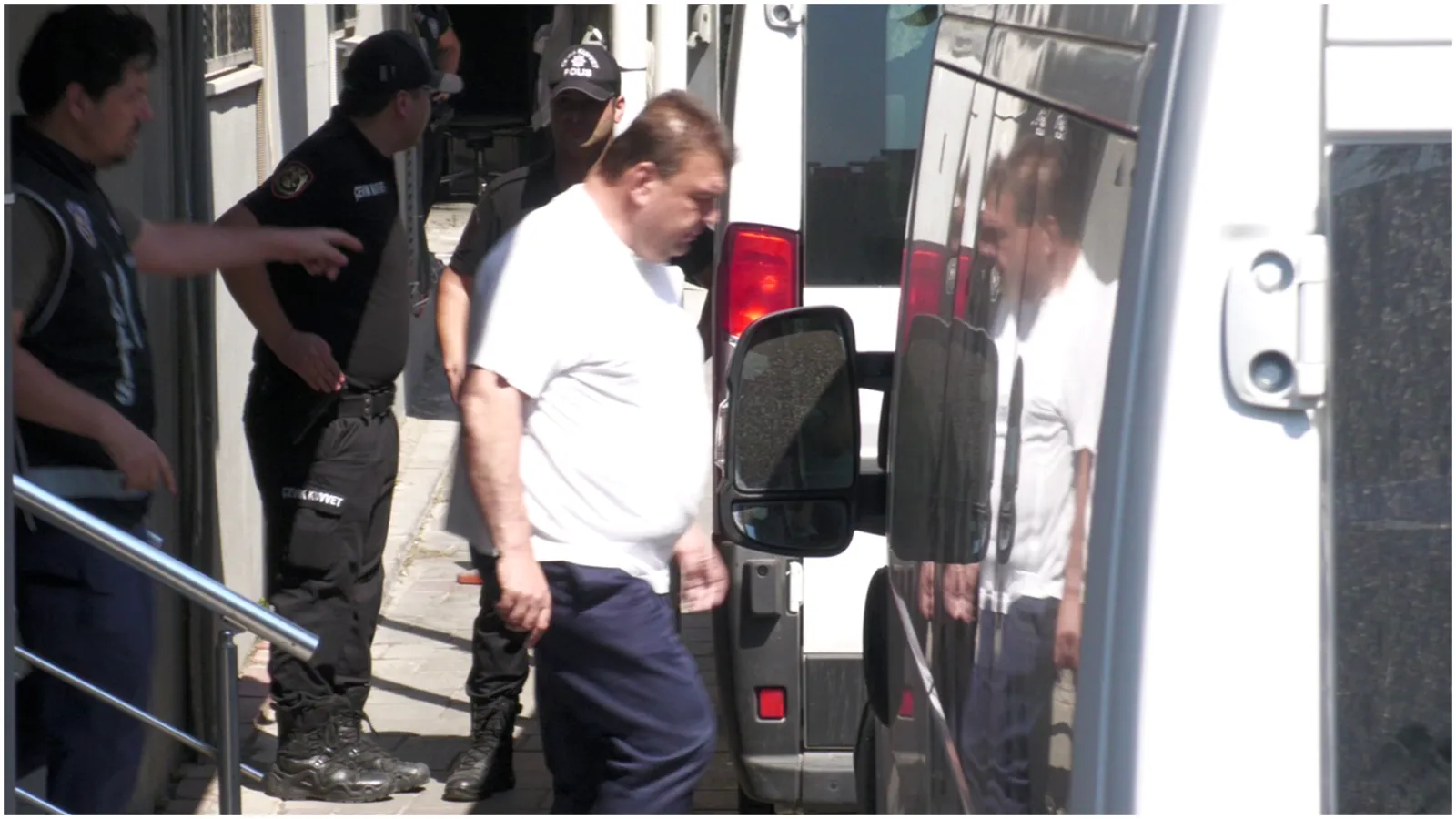 Seferihisar Belediye Başkanı İsmail Yetişkin tutuklandı