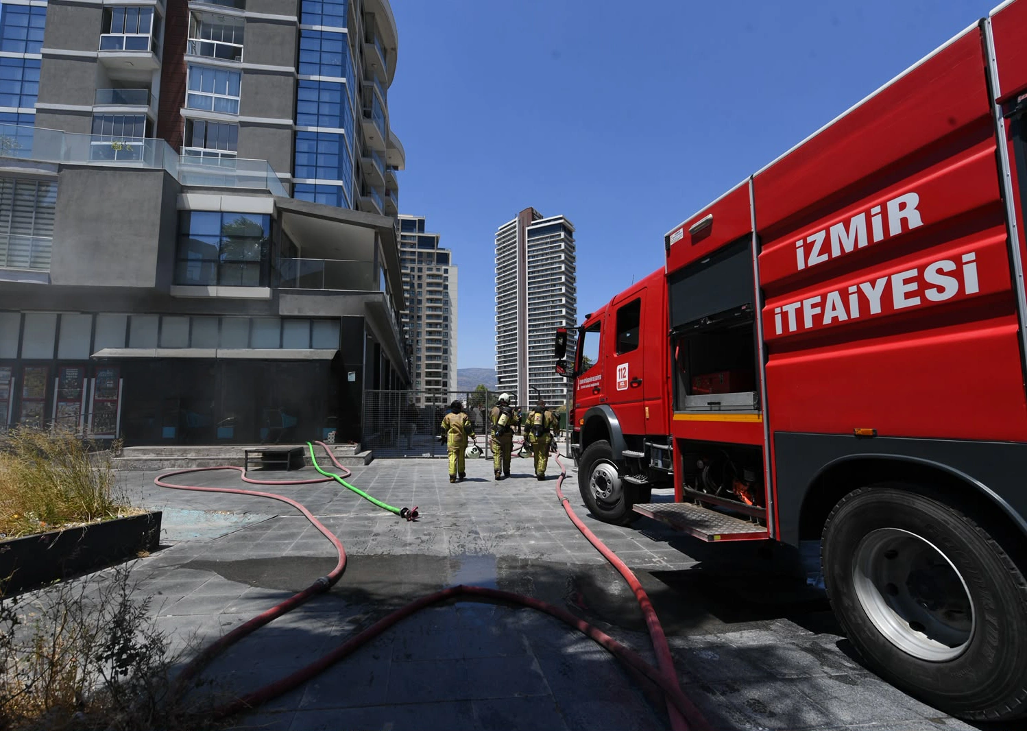 Bornova’da depo yangını dakikalar içinde kontrol altına alındı