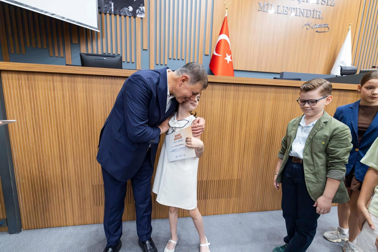 İzmir Çocuk Meclisi bir yıllık çalışma dönemini tamamladı: Çocuklar İzmir’in yönetiminde söz sahibi 1 İzmir Çocuk Meclisi bir yıllık çalışma dönemini tamamladı: Çocuklar İzmir’in yönetiminde söz sahibi