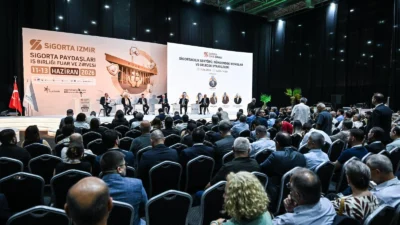 Sigorta İzmir Zirvesi'nde ezber bozan veriler paylaşıldı. Her 4 konuttan