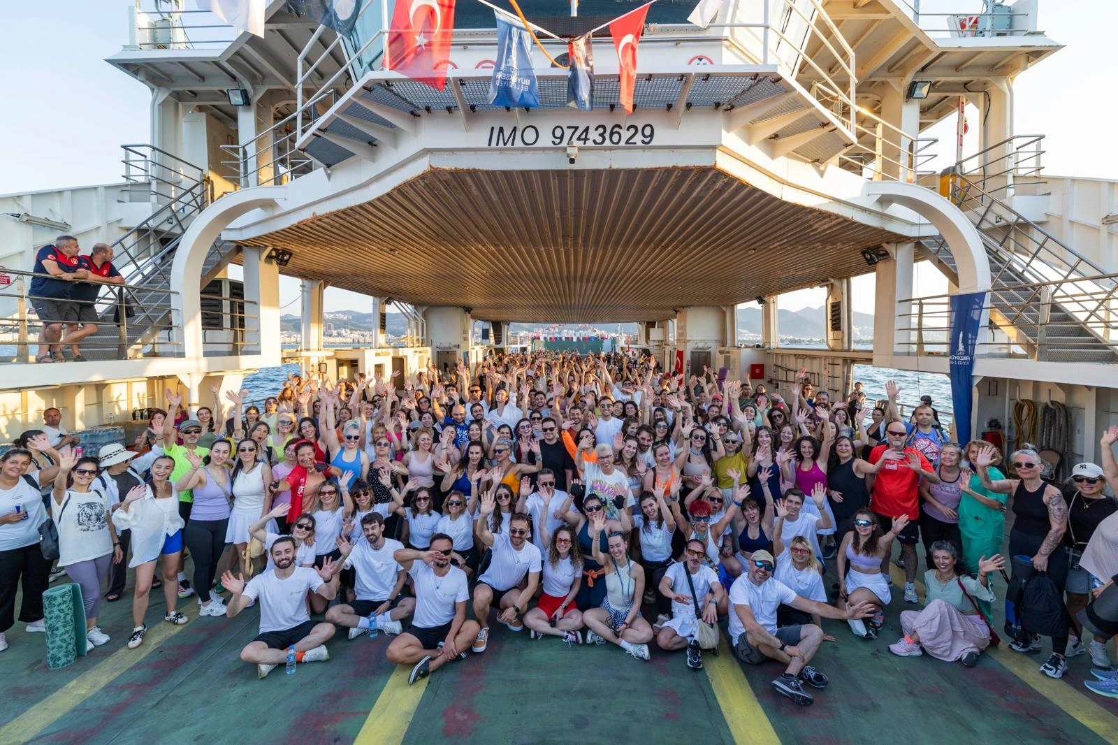 Körfez’in mavisinde 400 kişilik yoga buluşması