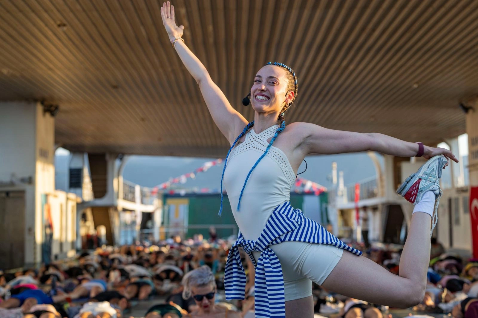 Körfez’in mavisinde 400 kişilik yoga buluşması