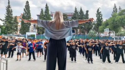 İzmir Büyükşehir Belediyesi okullara girdi! Çocukların sosyal ve fiziksel gelişimini