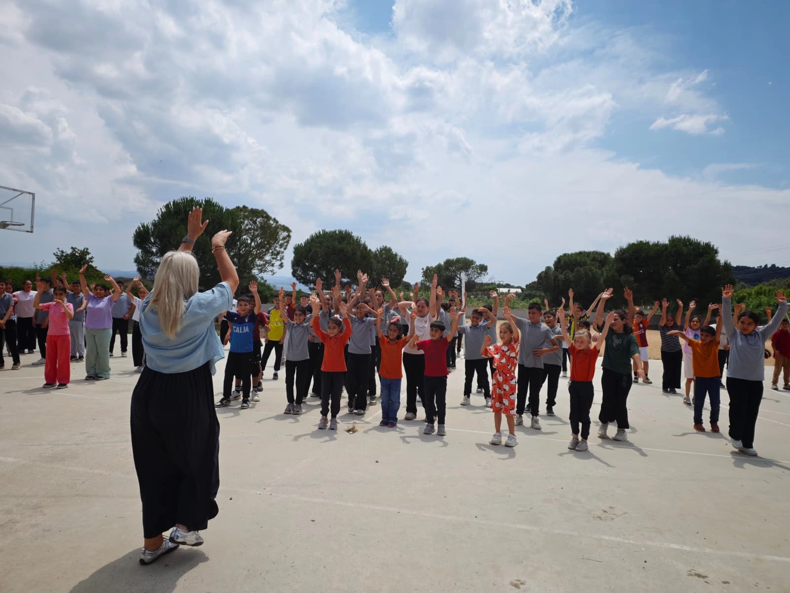 İzmir’de çocuklar için yeni dönem: "Hareket Et, Eğlen, Güçlen" seferberliği başladı!