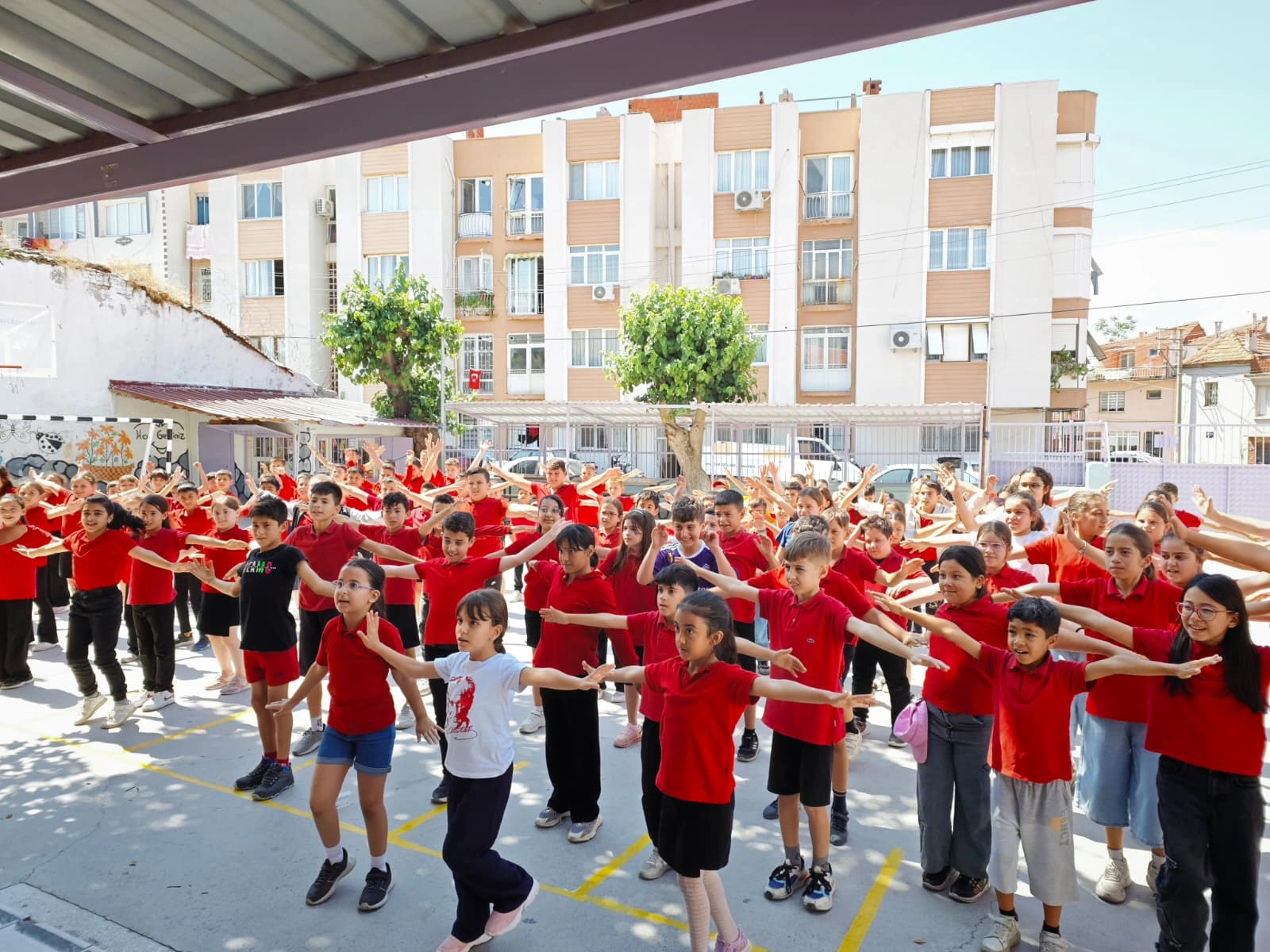İzmir’de çocuklar için yeni dönem: "Hareket Et, Eğlen, Güçlen" seferberliği başladı!