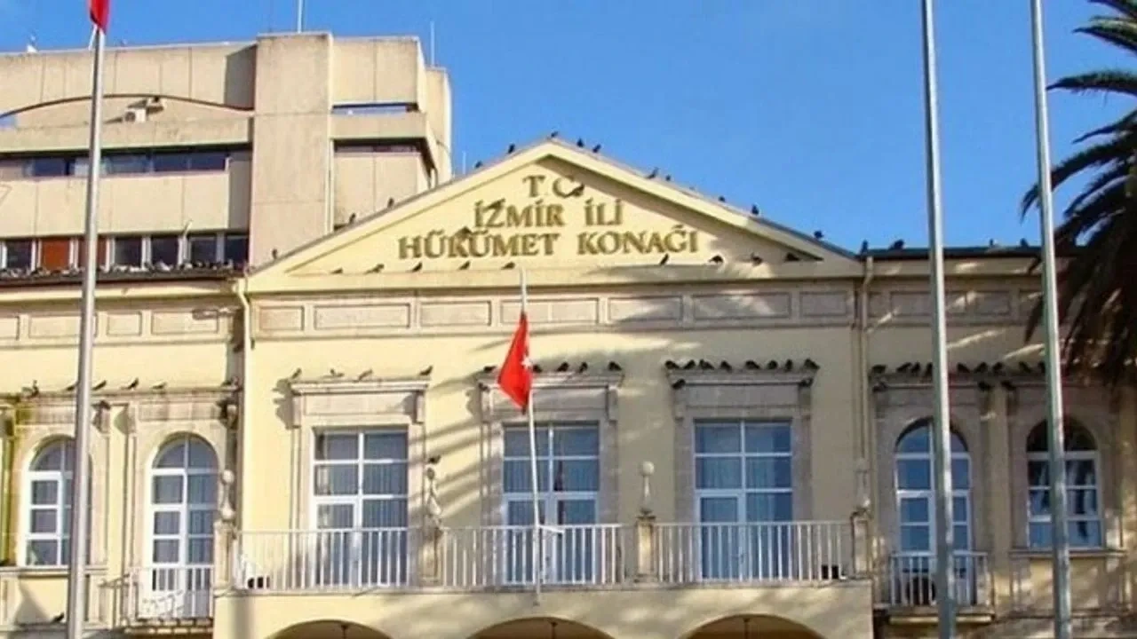 İzmir mülki idaresinde büyük revizyon: Yeni kaymakam ve vali yardımcıları belli oldu
