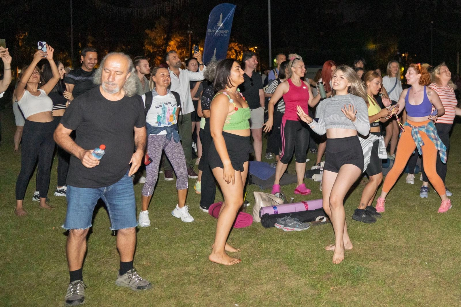 Kültürpark’tan sonra şimdi de Körfez’de! İzmir’de Dünya Yoga Günü için sıra dışı hamle 7 Kültürpark’tan sonra şimdi de Körfez’de! İzmir’de Dünya Yoga Günü için sıra dışı hamle