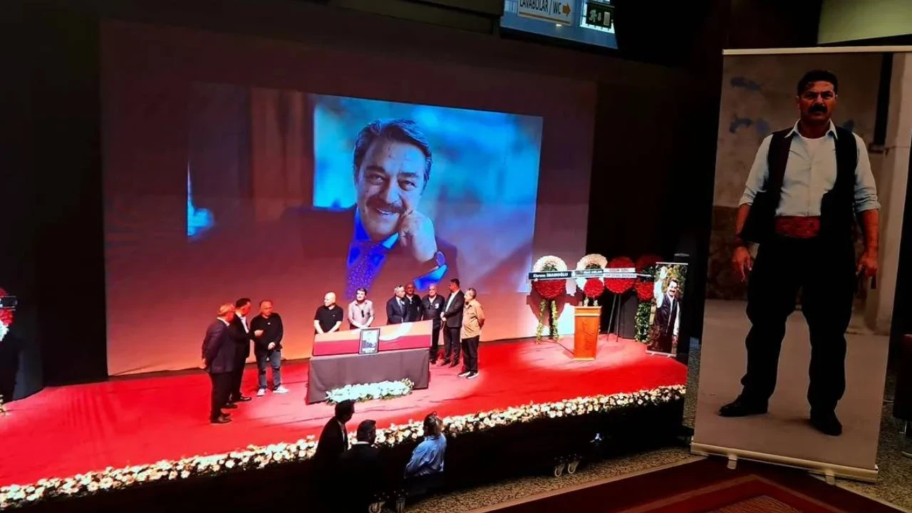 Kadir İnanır son yolculuğuna uğurlanıyor