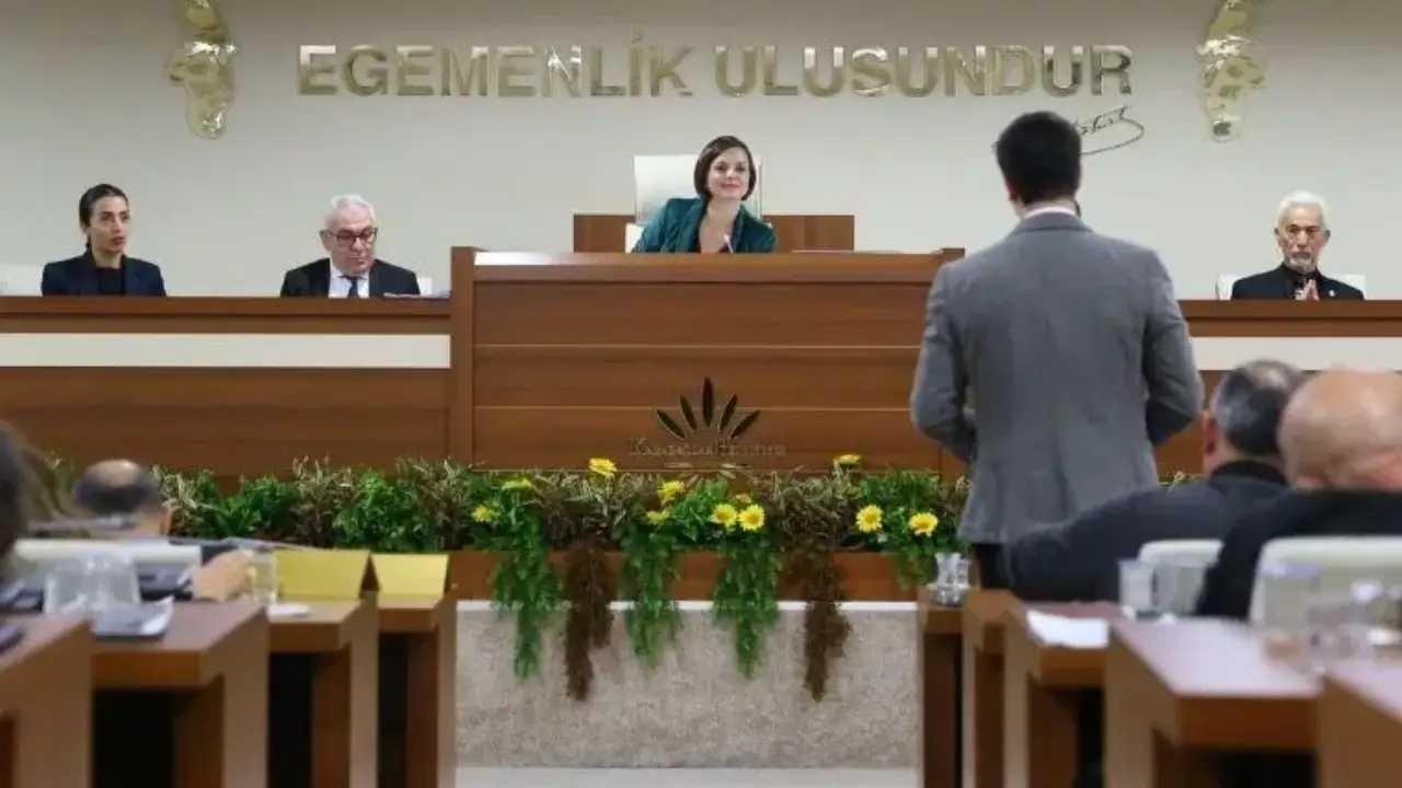 Karabağlar’da kentsel dönüşüm düellosu: "Lansman yapıldı, imzalar nerede?"